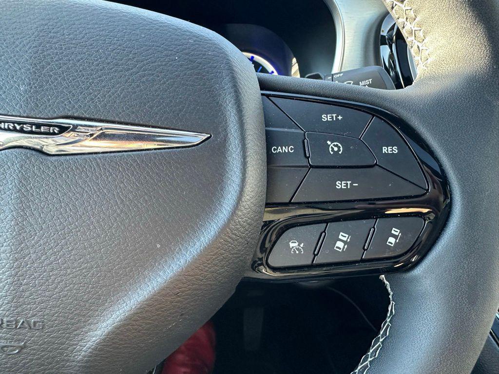 used 2023 Chrysler Pacifica Hybrid car, priced at $34,500