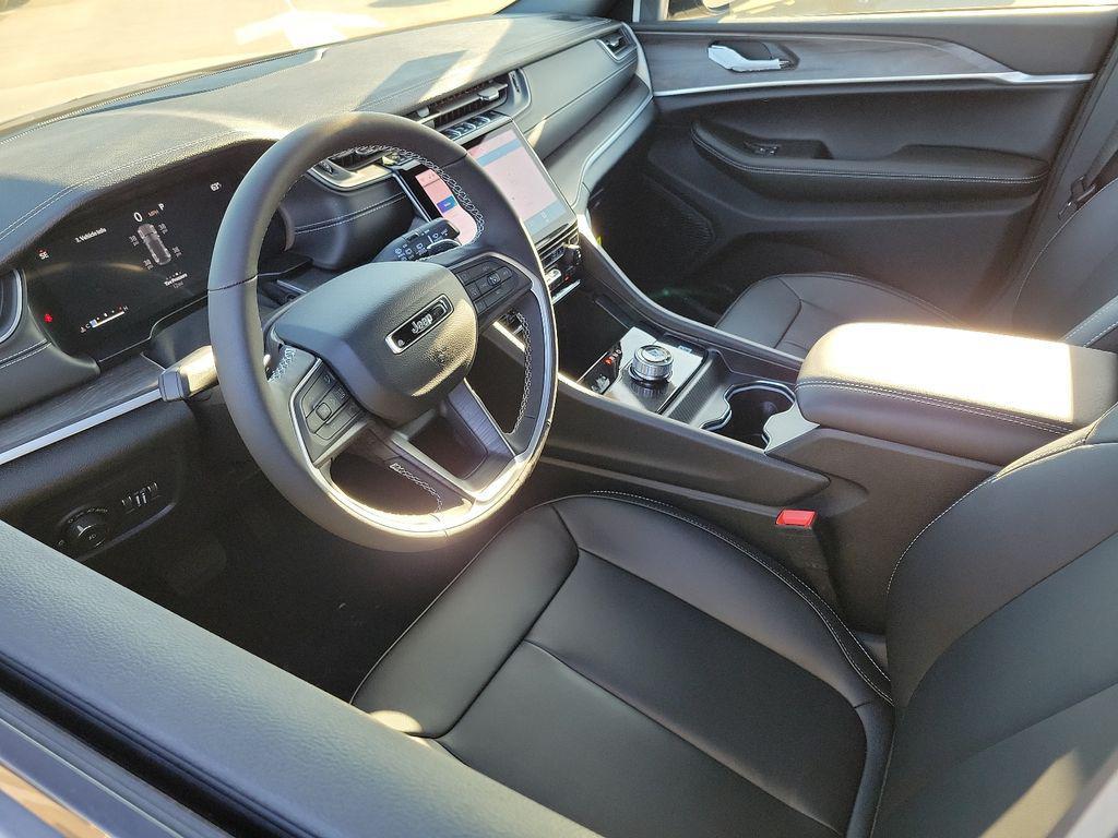 new 2025 Jeep Grand Cherokee car, priced at $45,268