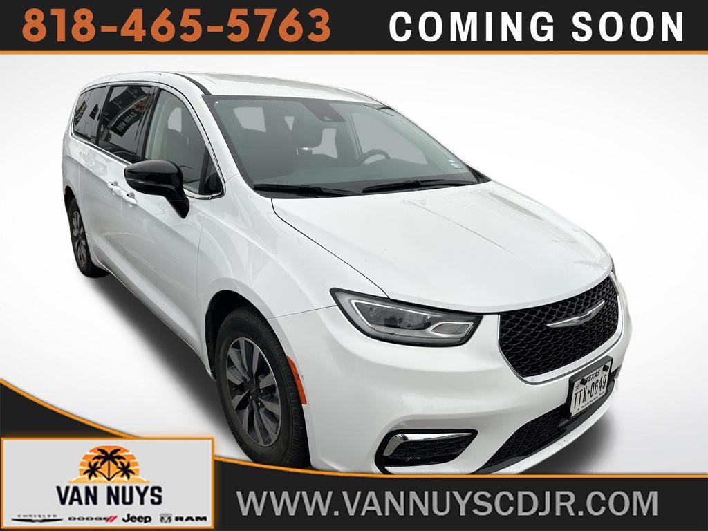 used 2024 Chrysler Pacifica Hybrid car, priced at $33,000