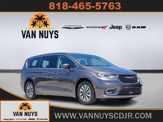 used 2023 Chrysler Pacifica Hybrid car, priced at $40,500