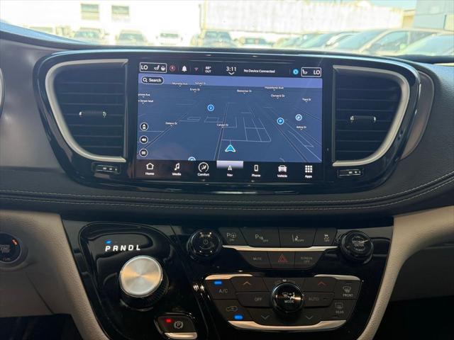 used 2022 Chrysler Pacifica Hybrid car, priced at $25,500