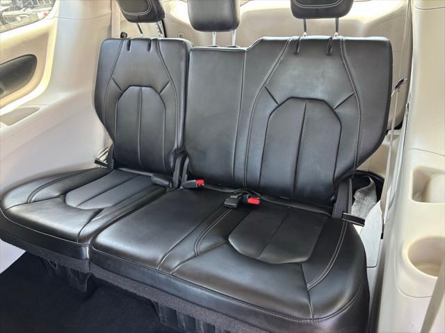 used 2024 Chrysler Pacifica car, priced at $31,000