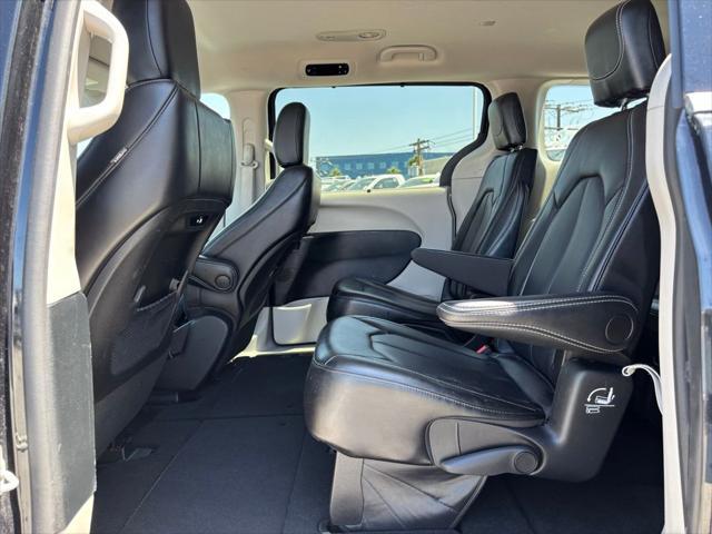 used 2024 Chrysler Pacifica car, priced at $31,000