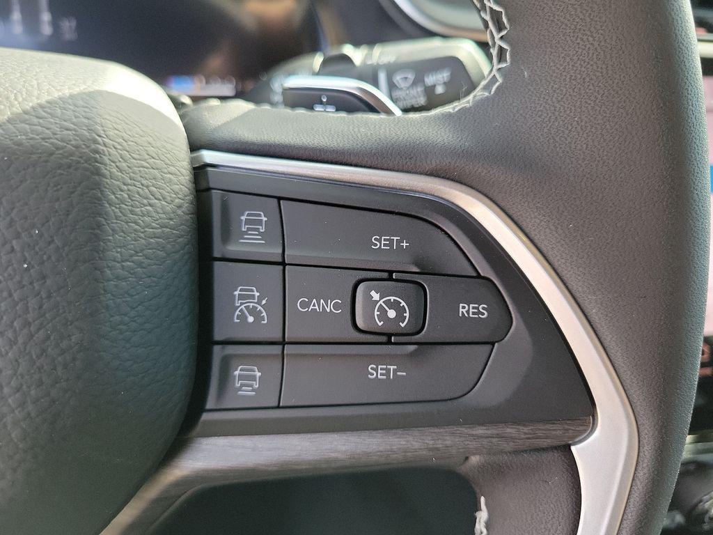 new 2025 Jeep Grand Cherokee car, priced at $45,380