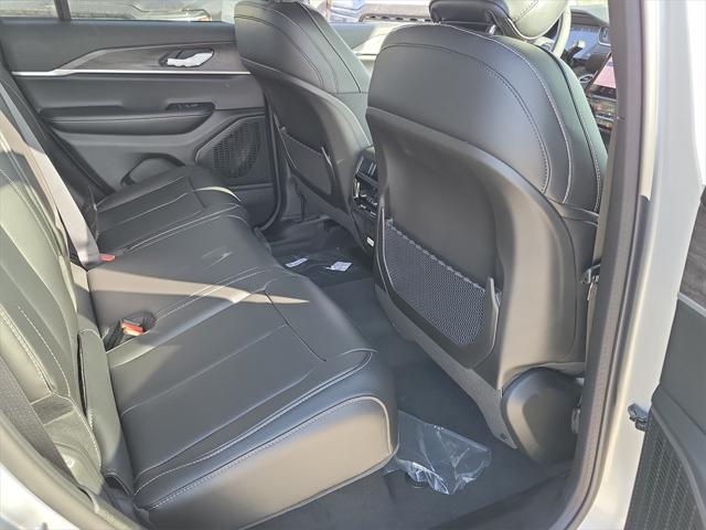 new 2025 Jeep Grand Cherokee car, priced at $44,924
