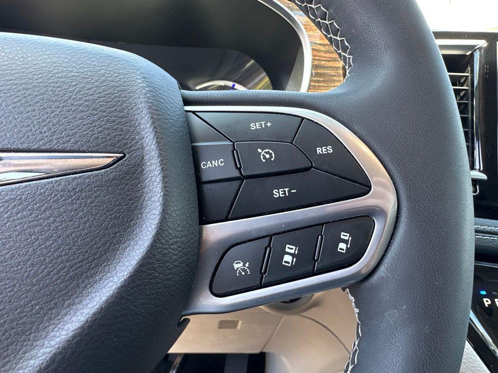 used 2023 Chrysler Pacifica Hybrid car, priced at $34,000