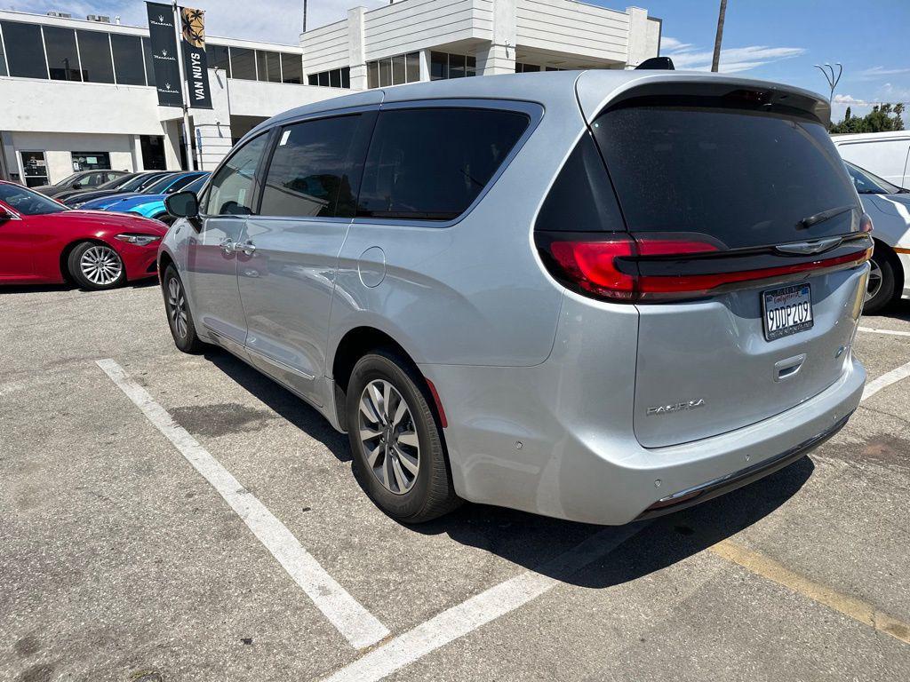 used 2023 Chrysler Pacifica Hybrid car, priced at $34,000
