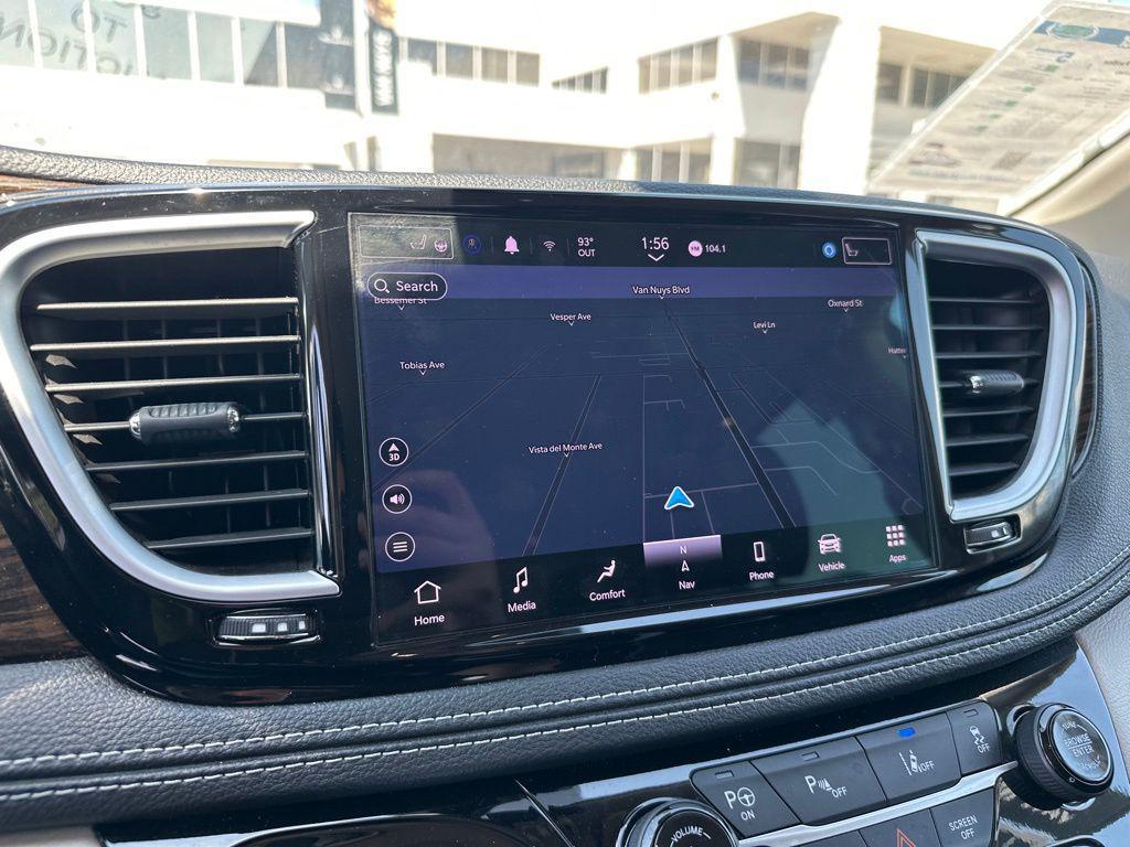 used 2023 Chrysler Pacifica Hybrid car, priced at $34,000