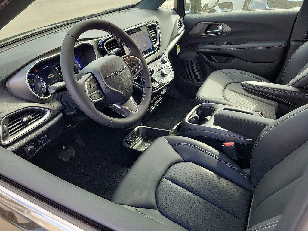 new 2025 Chrysler Voyager car, priced at $33,604