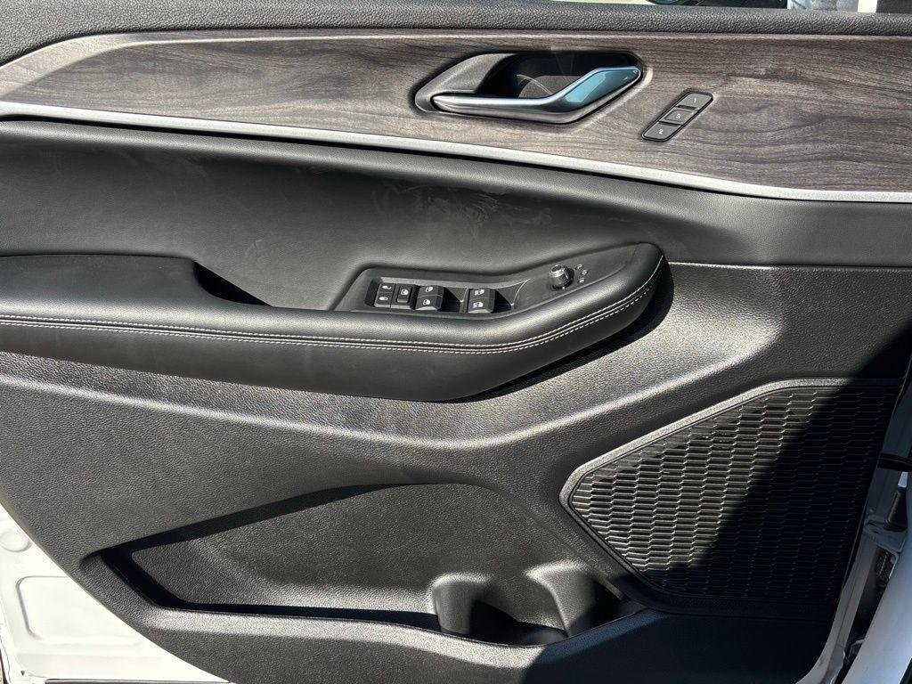 new 2025 Jeep Grand Cherokee car, priced at $42,946
