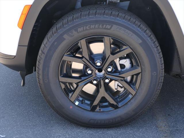 new 2025 Jeep Grand Cherokee L car, priced at $43,985