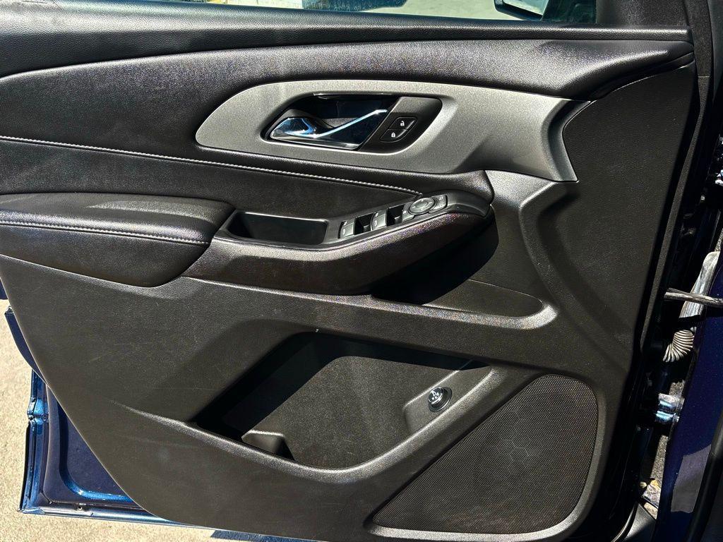 used 2023 Chevrolet Traverse car, priced at $29,500
