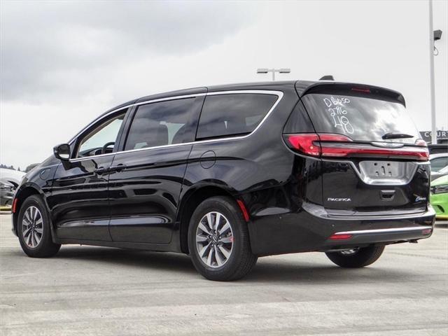 new 2023 Chrysler Pacifica Hybrid car, priced at $48,497