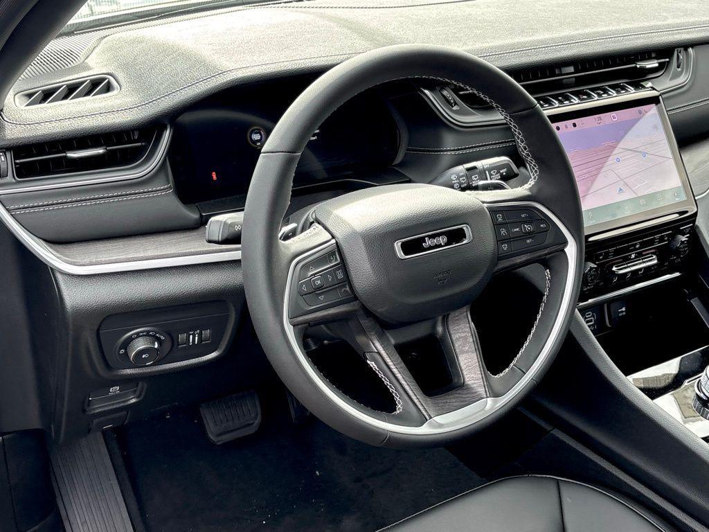 new 2025 Jeep Grand Cherokee car, priced at $42,112