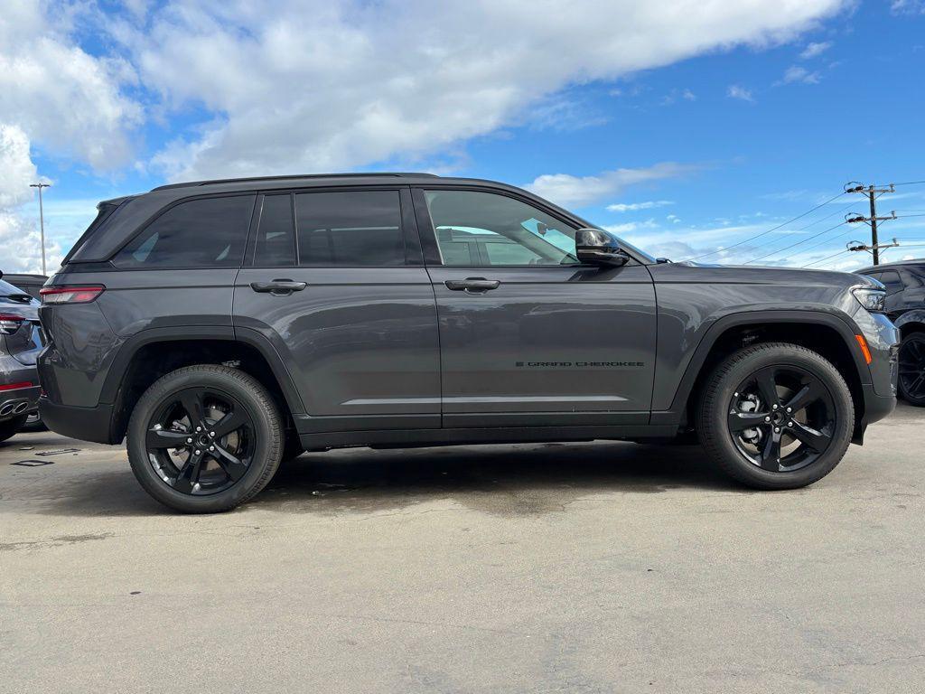 new 2025 Jeep Grand Cherokee car, priced at $42,112