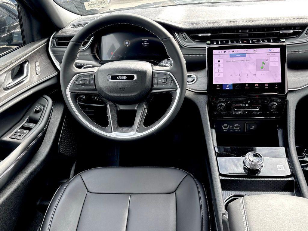 new 2025 Jeep Grand Cherokee car, priced at $42,112
