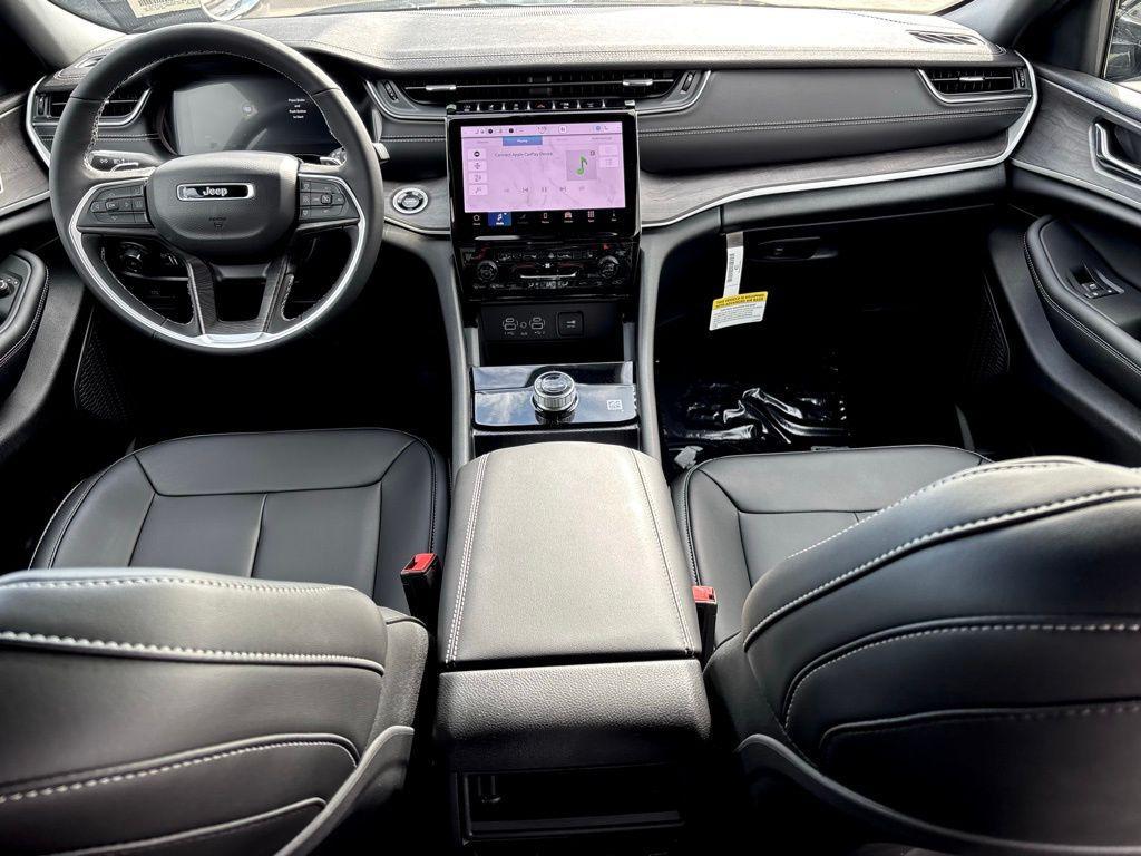 new 2025 Jeep Grand Cherokee car, priced at $42,112