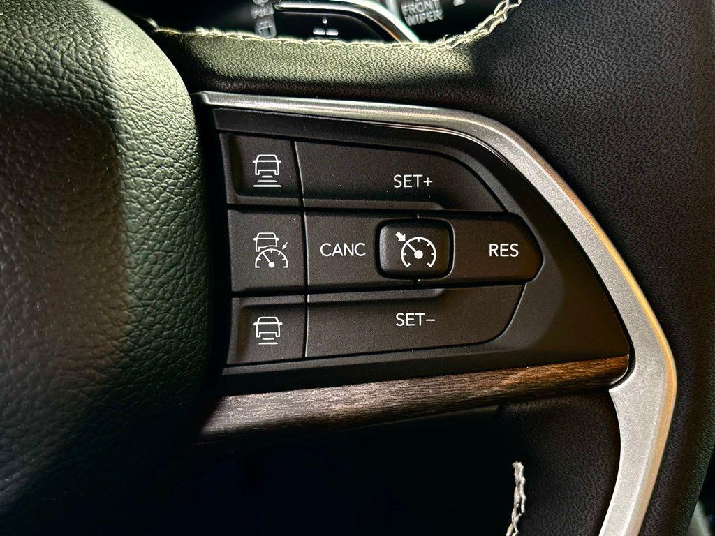 new 2025 Jeep Grand Cherokee car, priced at $42,112