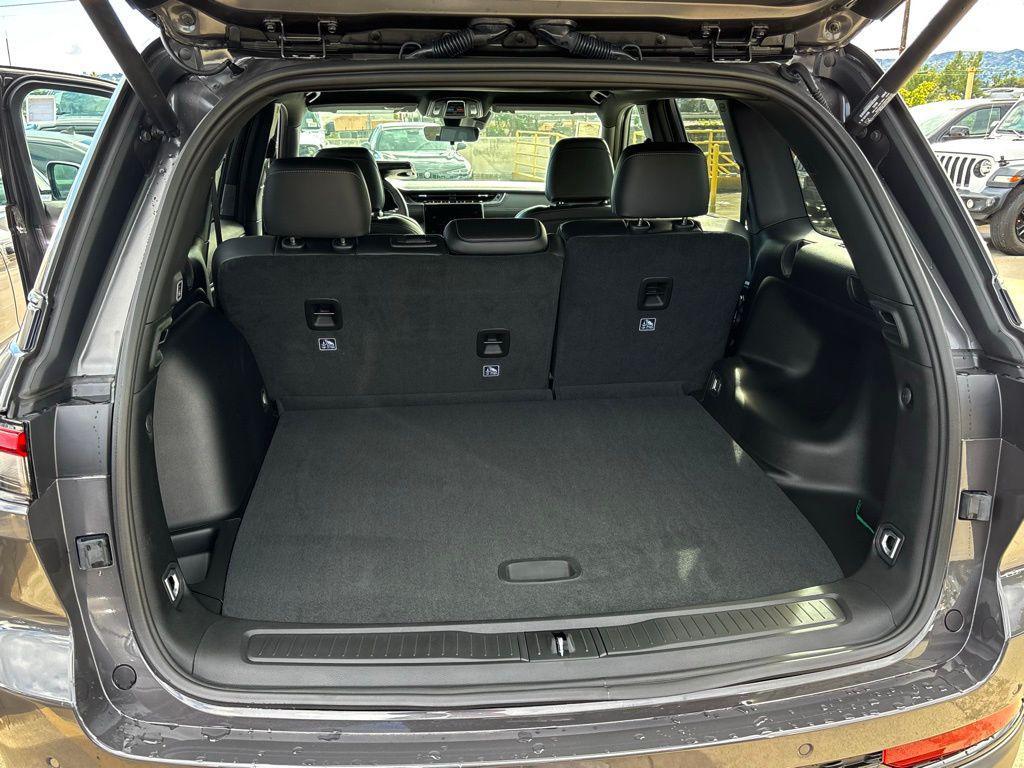 new 2025 Jeep Grand Cherokee car, priced at $42,112