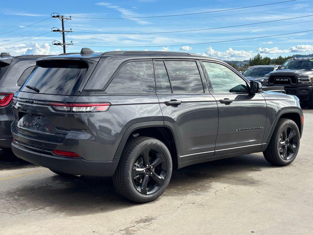 new 2025 Jeep Grand Cherokee car, priced at $42,112