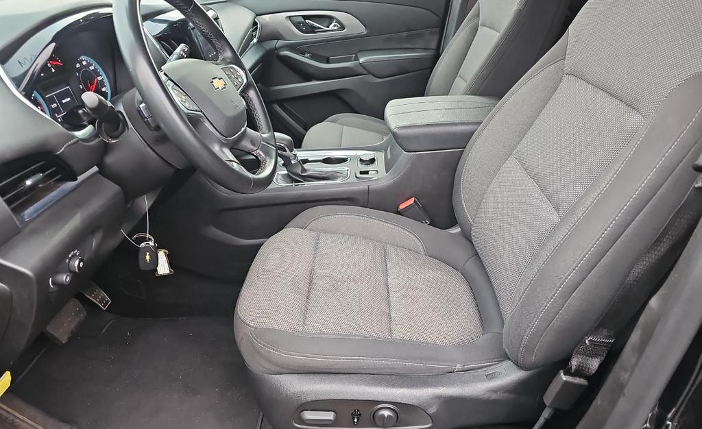 used 2023 Chevrolet Traverse car, priced at $30,500
