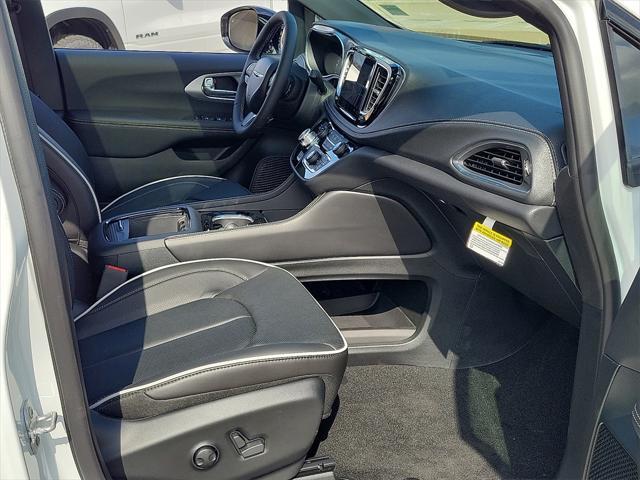 new 2025 Chrysler Pacifica car, priced at $47,760