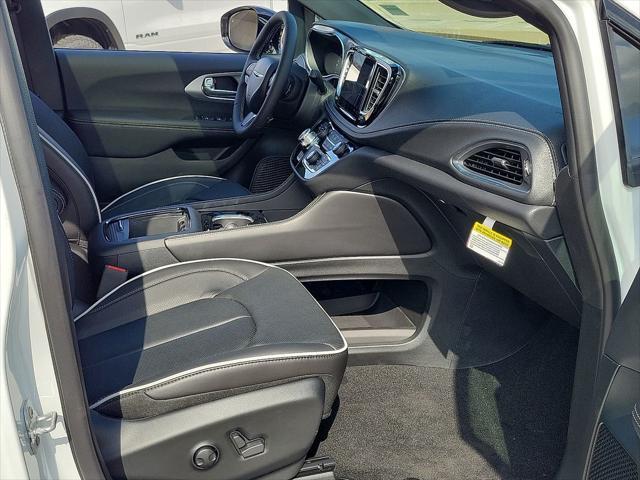 new 2025 Chrysler Pacifica car, priced at $47,826