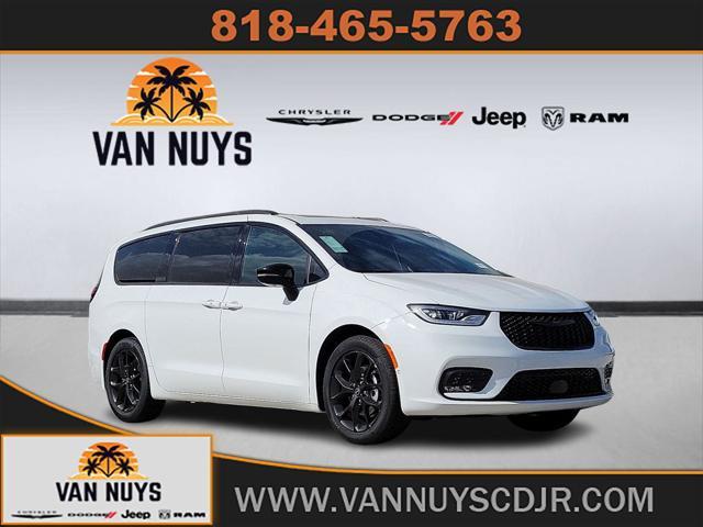 new 2025 Chrysler Pacifica car, priced at $47,826