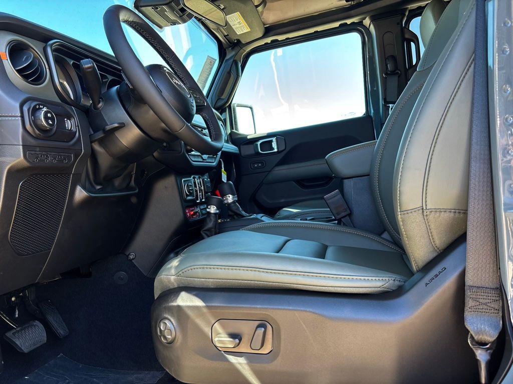 new 2025 Jeep Gladiator car, priced at $54,870