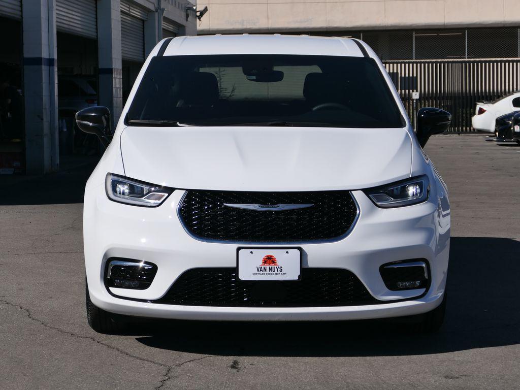 used 2024 Chrysler Pacifica car, priced at $30,500