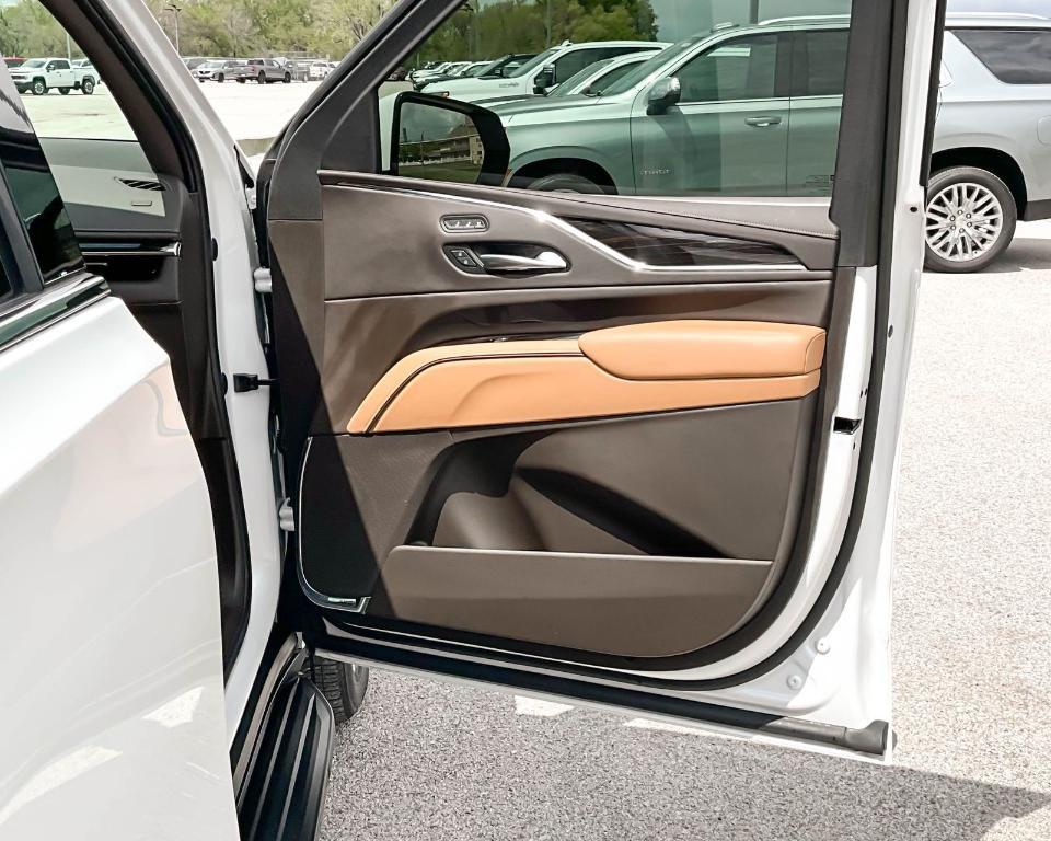 used 2023 Cadillac Escalade ESV car, priced at $77,440