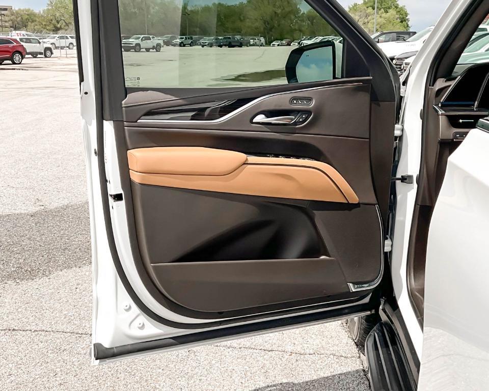 used 2023 Cadillac Escalade ESV car, priced at $77,440
