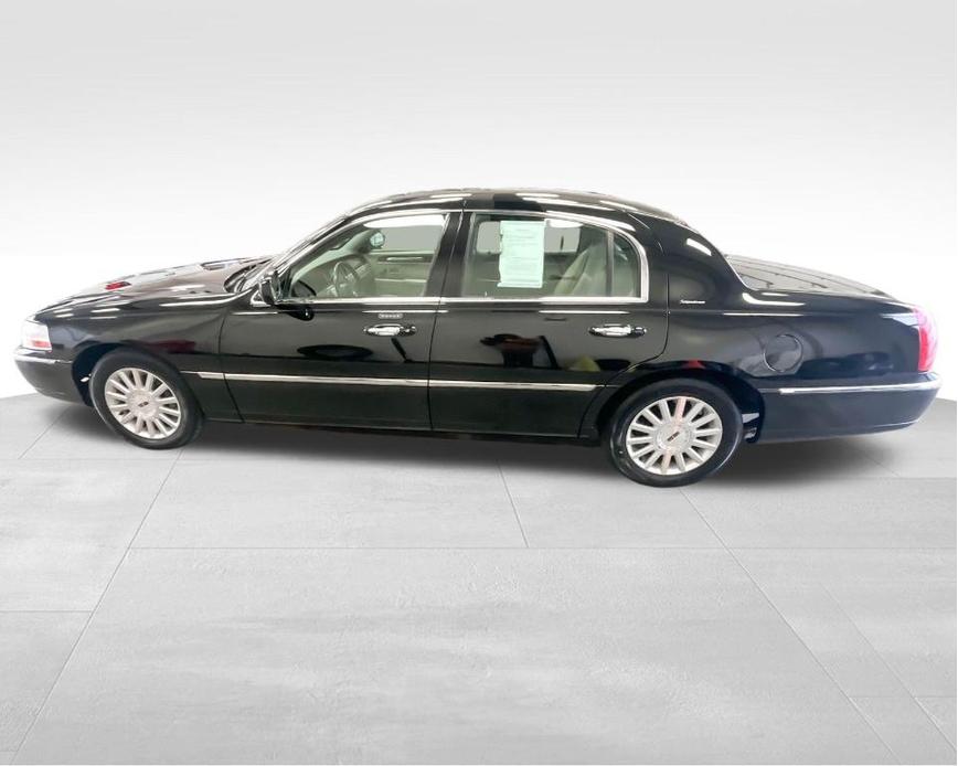 used 2004 Lincoln Town Car car, priced at $6,386