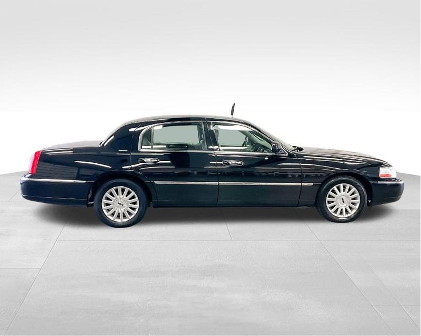 used 2004 Lincoln Town Car car, priced at $6,386