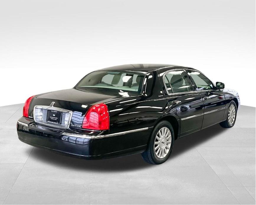 used 2004 Lincoln Town Car car, priced at $6,386