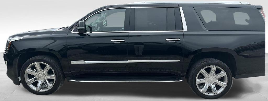 used 2020 Cadillac Escalade ESV car, priced at $40,660
