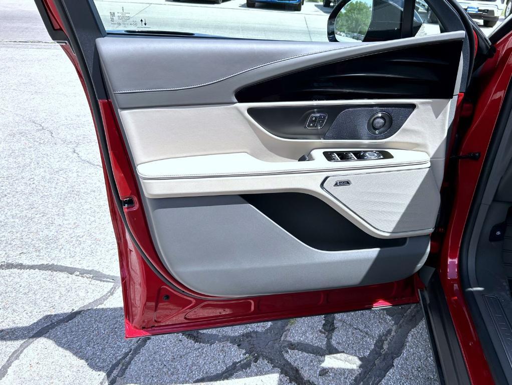 used 2025 Lincoln Nautilus car, priced at $59,770