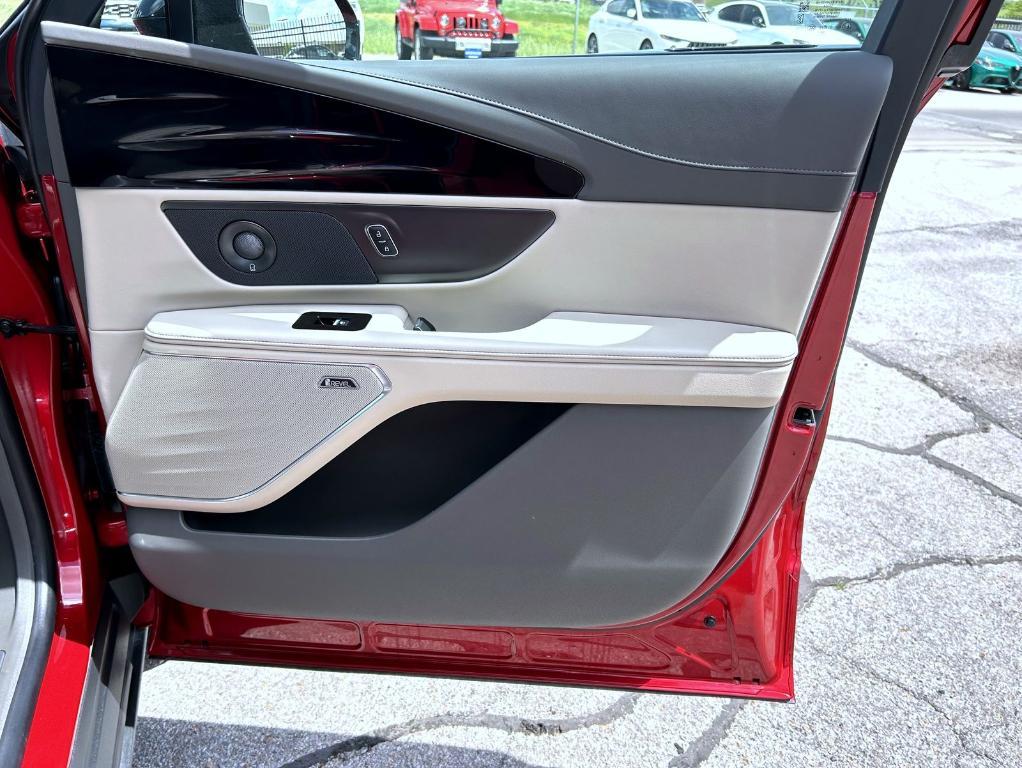 used 2025 Lincoln Nautilus car, priced at $59,770