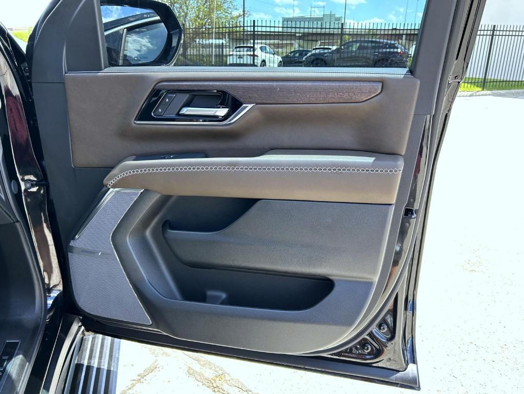 used 2025 GMC Yukon car, priced at $99,990