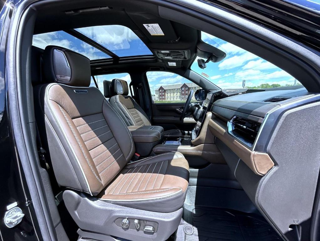 used 2025 GMC Yukon car, priced at $99,990