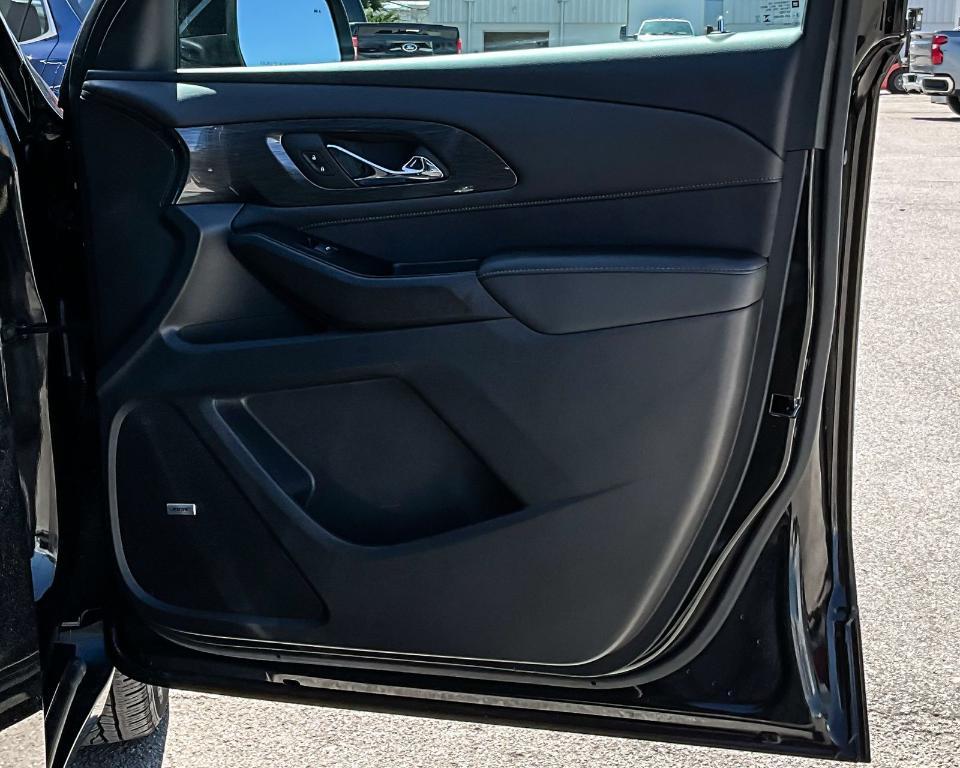 used 2023 Chevrolet Traverse car, priced at $45,158