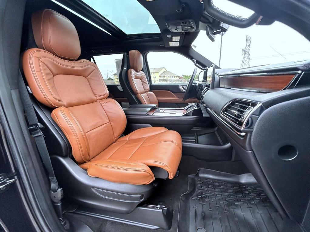 used 2019 Lincoln Navigator car, priced at $35,555