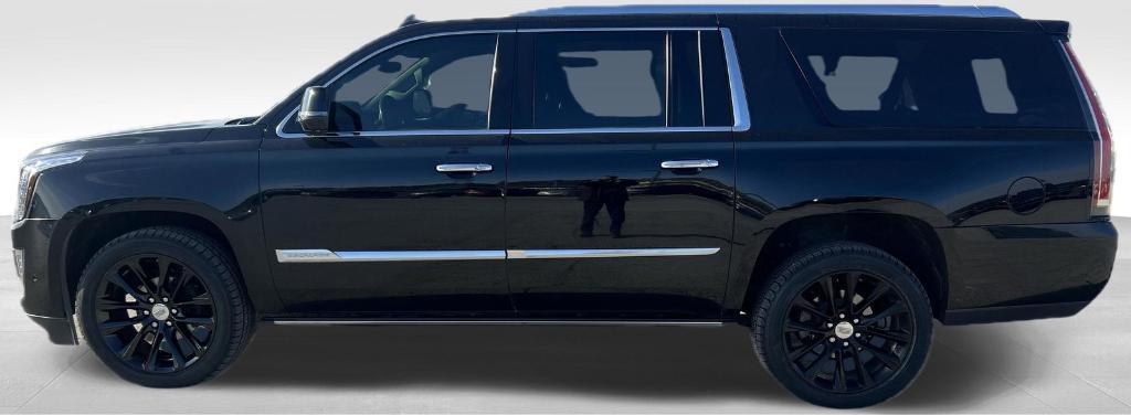 used 2020 Cadillac Escalade ESV car, priced at $43,294