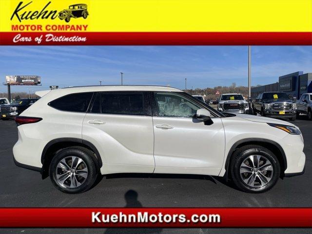 used 2021 Toyota Highlander car, priced at $35,987