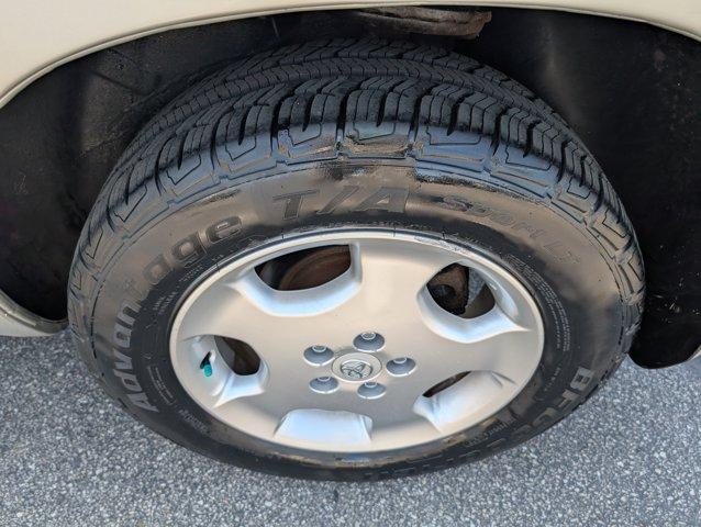 used 2006 Toyota Highlander car, priced at $10,900