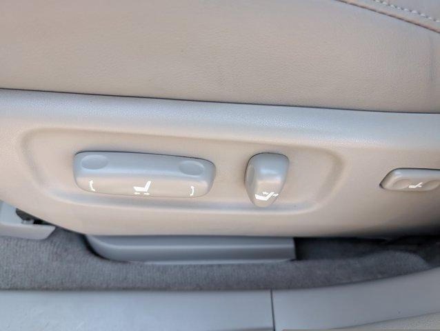 used 2006 Toyota Highlander car, priced at $10,900