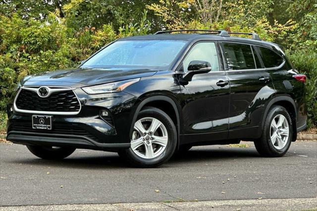 used 2022 Toyota Highlander car, priced at $35,995