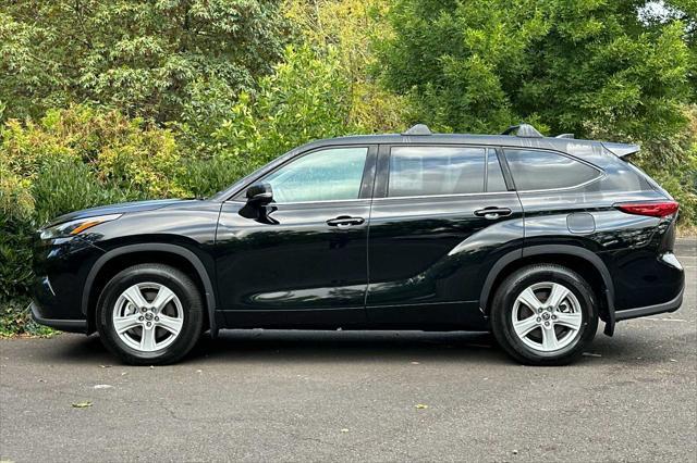 used 2022 Toyota Highlander car, priced at $35,995