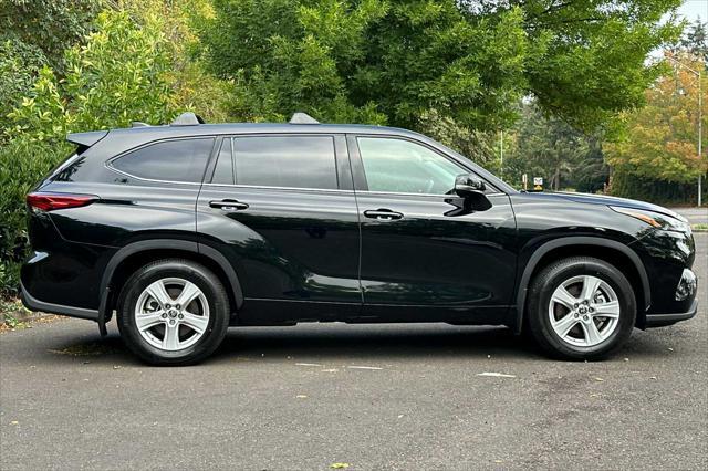 used 2022 Toyota Highlander car, priced at $35,995