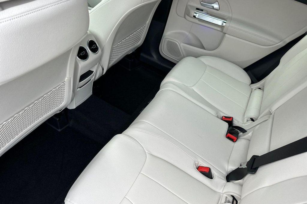 new 2025 Mercedes-Benz GLB 250 car, priced at $51,660